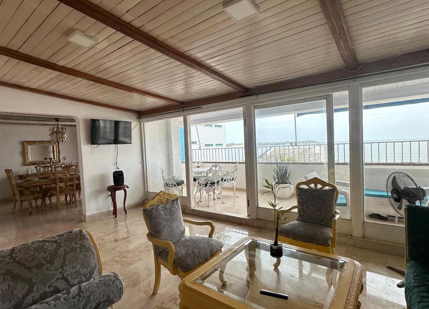 Apto Vacacional El Laguito - Edificio Gloria